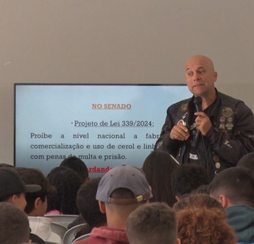 Motoclube Machados no Asfalto promove campanha educativa sobre o cerol nas escolas de Pará de Minas
