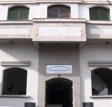 Nostalgia e atrações especiais prometem agitar a sexta-feira no Centro Literário Pedro Nestor