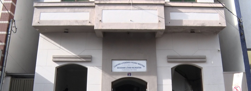 Nostalgia e atrações especiais prometem agitar a sexta-feira no Centro Literário Pedro Nestor