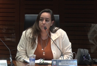 Vereadora Camila Mão Amiga manifesta preocupações em relação à fiscalização de denúncias de maus tratos aos animais