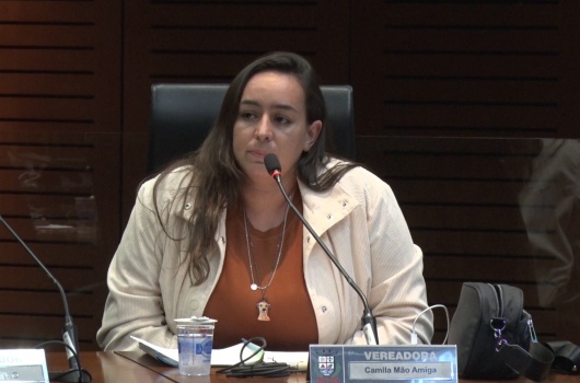 Vereadora Camila Mão Amiga manifesta preocupações em relação à fiscalização de denúncias de maus tratos aos animais