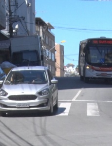 Prefeito de Itaúna retira 18 ônibus de circulação e revolta a população da cidade