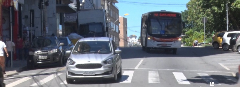 Prefeito de Itaúna retira 18 ônibus de circulação e revolta a população da cidade