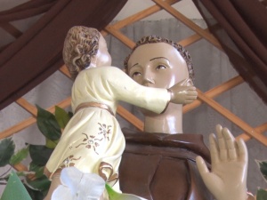 Oração, quermesse e show marcam a celebração do Dia de Santo Antônio