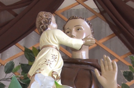 Oração, quermesse e show marcam a celebração do Dia de Santo Antônio