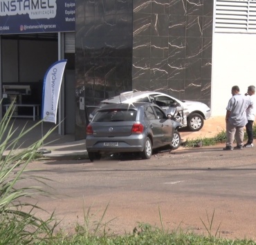 Batida entre dois veículos no bairro Senador Valadares deixa condutores e passageiro feridos