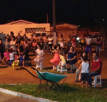 Coral dos idosos faz apresentação especial de Natal no bairro JK