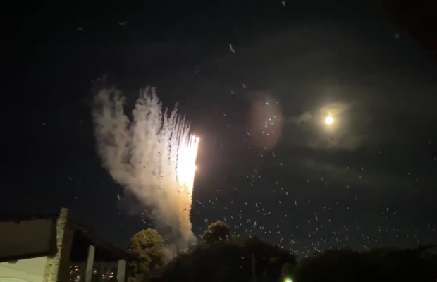 Fogos de artifício são disparados no Parque do Bariri para espantar as garças do local