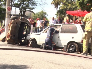Corpo de Bombeiros de Pará de Minas promove simulado de resgate como parte da conscientização do “Maio Amarelo”