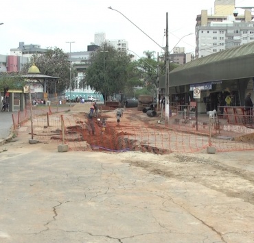 Prefeitura atualiza situação das obras de drenagem pluvial no Centro de Pará de Minas