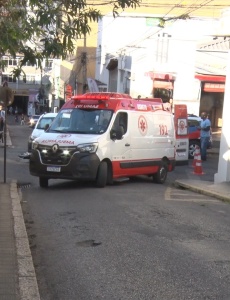 Acidente entre carro e moto é registrado no Centro de Pará de Minas na tarde desta segunda (25)