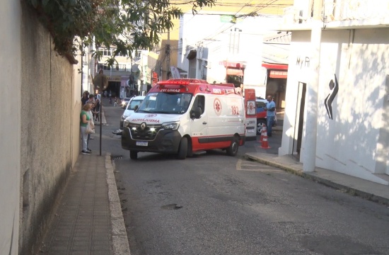 Acidente entre carro e moto é registrado no Centro de Pará de Minas na tarde desta segunda (25)