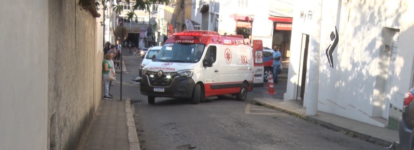 Acidente entre carro e moto é registrado no Centro de Pará de Minas na tarde desta segunda (25)