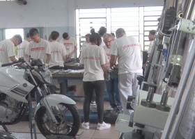 Curso de mecânico de motocicletas é dado pelo SINE com verbas da Vale do Rio Doce