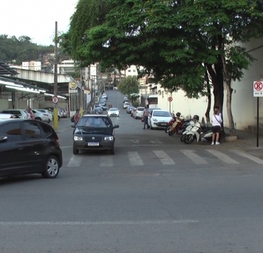 Via que dá acesso ao bairro Raquel sofre nova alteração no sentido de trânsito