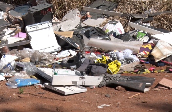 Descarte irregular de lixo próximo à UPA preocupa setores da Saúde de Pará de Minas