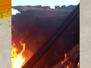 Homem morre após teto desabar durante incêndio em uma casa no bairro Nossa Senhora das Graças