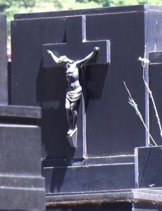 Cemitérios de Pará de Minas recebem melhorias e limpeza em preparação ao Dia de Finados