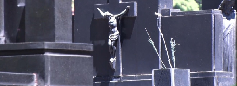 Cemitérios de Pará de Minas recebem melhorias e limpeza em preparação ao Dia de Finados