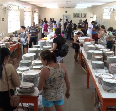 Feira de louças é realizada na Apae até sábado (18)