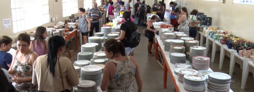 Feira de louças é realizada na Apae até sábado (18)