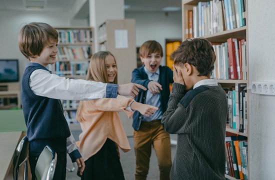 Senado aprova projeto de lei que torna crimes o bullying e o cyberbulling