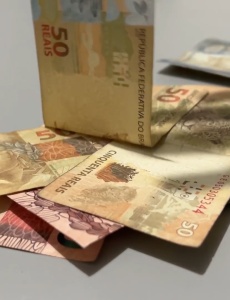 Economista ensina como poupar dinheiro em tempo de dificuldades financeiras