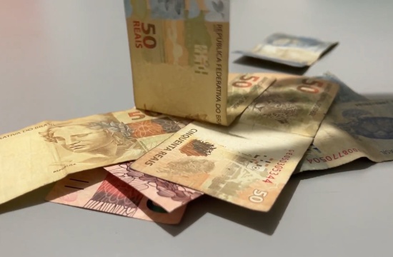 Economista ensina como poupar dinheiro em tempo de dificuldades financeiras