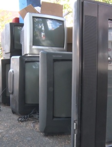 Ecoponto mobiliza populares a fazer descarte correto de eletrônicos e outros materiais
