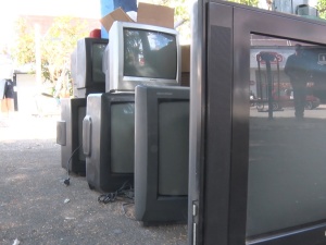 Ecoponto mobiliza populares a fazer descarte correto de eletrônicos e outros materiais