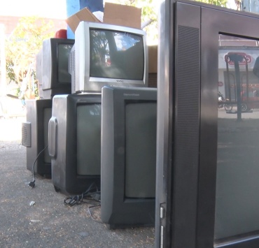 Ecoponto mobiliza populares a fazer descarte correto de eletrônicos e outros materiais