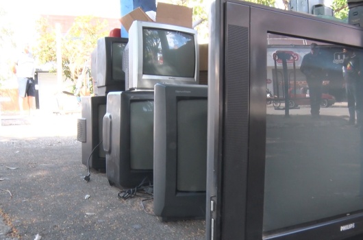 Ecoponto mobiliza populares a fazer descarte correto de eletrônicos e outros materiais