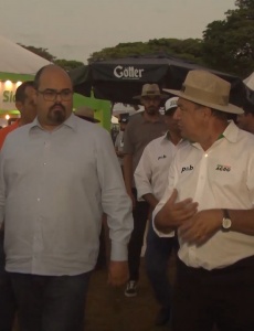 Governador em exercício visita Expô Conecta Agro de Pará de Minas