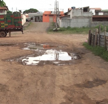 TVI Comunidade: Moradora do bairro Santo Antônio reclama das más condições da via onde mora