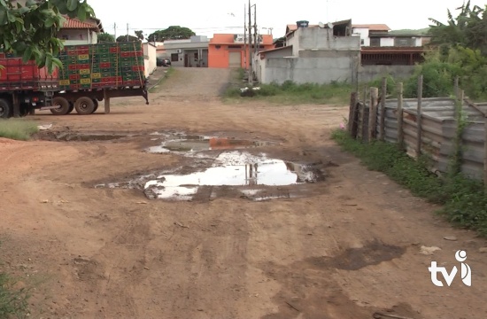 TVI Comunidade: Moradora do bairro Santo Antônio reclama das más condições da via onde mora