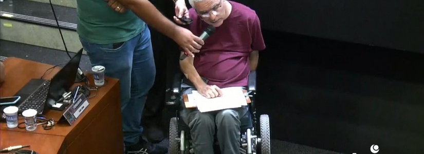 Portador de deficiência física aponta problemas de acessibilidade nas ruas de Pará de Minas