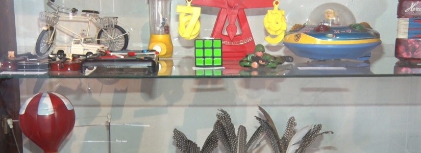 Exposição de brinquedos antigos no Museu Histórico encanta crianças