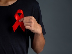 Discriminação ainda marca a vida de quem vive com HIV no Brasil